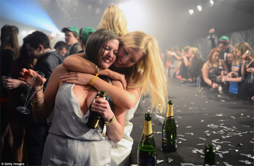 Catwalk dựa trên chuyện tình hoàng tử Anh - 13