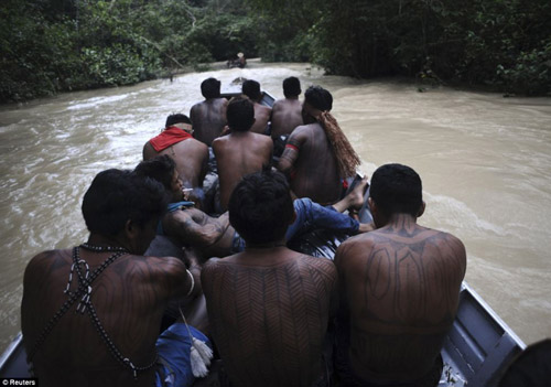 Brazil: Thổ dân vác cung tên truy quét vàng tặc - 3