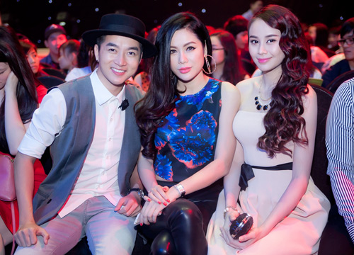 Hot girl Sella Trương khoe vai mềm trắng nõn - 8