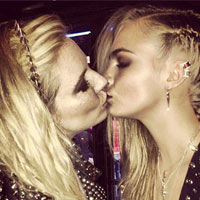 Xu hướng thời trang - Siêu mẫu "nóng" nhất nước Anh đồng tính?