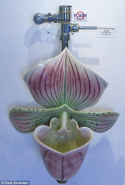 Bồn cầu "hoa lá cành" giá... 400 triệu - 1