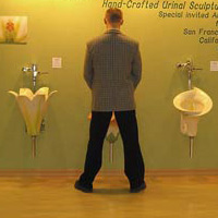 Phi thường - kỳ quặc - Bồn cầu "hoa lá cành" giá... 400 triệu