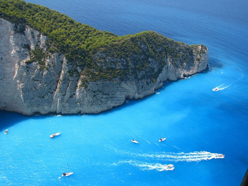 Tắm nắng bên xác tàu ở vịnh Navagio, Hy Lạp - 7