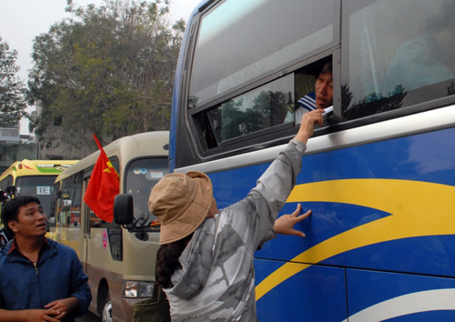 Nụ cười vui vẻ của chiến sỹ trẻ đi "tòng quân" - 9