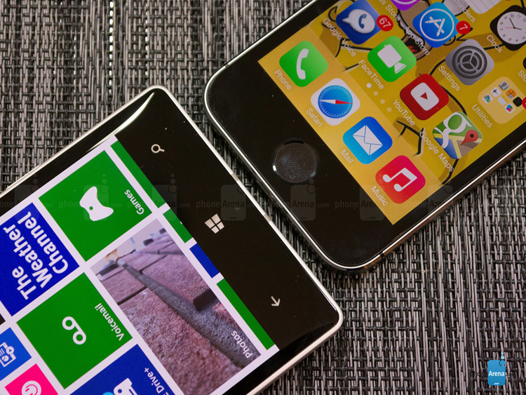 Một bên sử dụng phím Home dạng tròn với công nghệ bảo mật dấu vân tay, trong khi Lumia Icon chỉ là sử dụng cảm ứng và in logo của Windows Phone.
