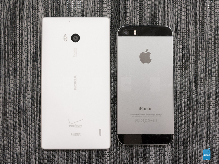 Khi mà iPhone 5S chỉ sở hữu camera 8Mp thì Lumia Icon sở hữu camera cao cấp có độ phân giải lên đến 20 MP PureView, cảm biến 1/2,5' BSI, khẩu độ f/2.4, chống rung quang học và hai đèn flash LED.
