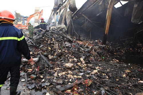 Cháy ở làng lụa Vạn Phúc: Thiệt hại hàng chục tỷ đồng - 9