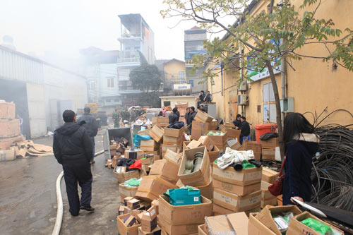 Cháy ở làng lụa Vạn Phúc: Thiệt hại hàng chục tỷ đồng - 11