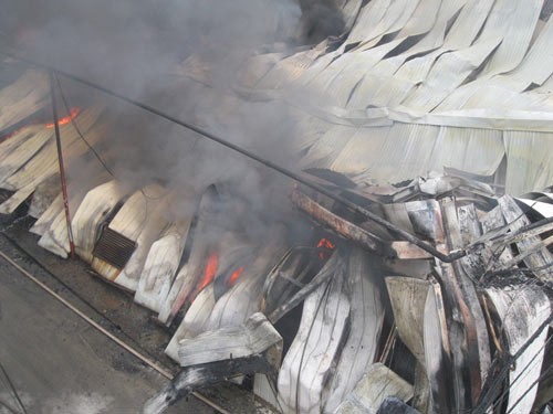 Cháy ở làng lụa Vạn Phúc: Thiệt hại hàng chục tỷ đồng - 4