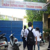 Giáo dục - du học - Bị đình chỉ học vì thiếu hộ khẩu: "Tại chúng tôi nghèo quá…"