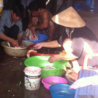 Thị trường - Tiêu dùng - Chiêu trò của người buôn gia cầm mùa dịch