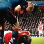 Bóng đá - Video: Robben &quot;phun mưa&quot; vào đầu Sagna