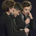 Ca nhạc - MTV - Harry Styles lỡ màn nhận giải vì bận đi toilet