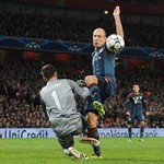 Bóng đá - Fan Arsenal và Bayern tranh cãi vì trọng tài