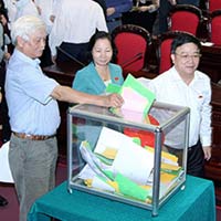 Tin tức trong ngày - Đề nghị dừng lấy phiếu tín nhiệm trong năm 2014