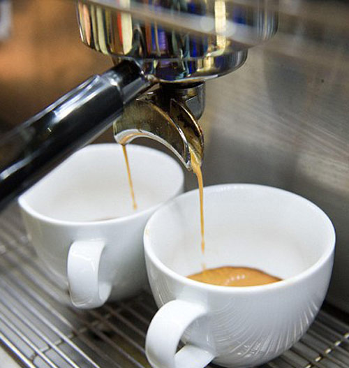 Phụ nữ hãy cai cà phê để có vòng eo đẹp - 3