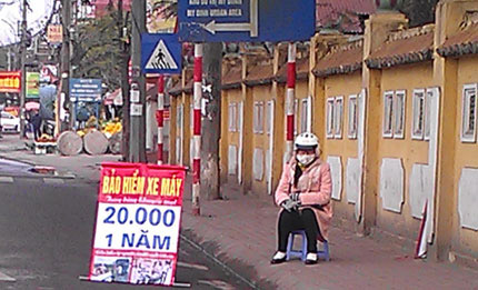 Hà Nội: Tràn lan dịch vụ bảo hiểm siêu rẻ - 2