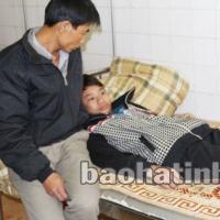 Tin tức trong ngày - Bị thầy giáo tát, trò thủng màng nhĩ