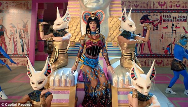 Katy Perry trổ tài múa cột điêu luyện - 4