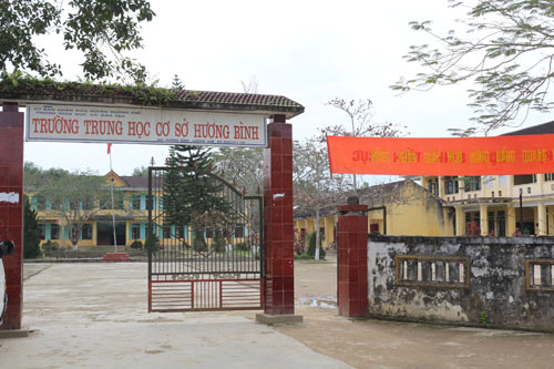 Tạm đình chỉ thầy giáo tát HS thủng màng nhĩ - 3