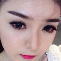 Làm đẹp - Hot girl Lily Luta viêm mắt vì kính áp tròng