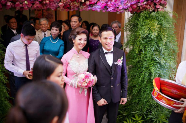 Jennifer Phạm tái hôn cùng doanh nhân trẻ Đức Hải năm 2012.
