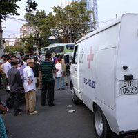 Tin tức trong ngày - Người đàn ông gục chết, nội tạng lòi ra ngoài