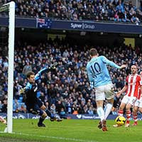 Bóng đá - Video: Dzeko bỏ lỡ khó tin