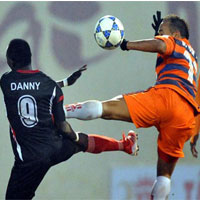 Bóng đá - Khi V-League trở thành “võ đài Kungfu”