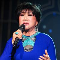 Ca nhạc - MTV - Lệ Thu run khi hát trên sân khấu quê nhà