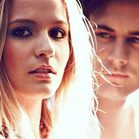 Bạn trẻ - Cuộc sống - Vợ lén lút liên lạc với người cũ