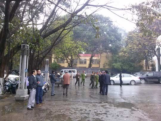 Lễ tang Tướng Ngọ trong thời tiết mưa lạnh - 2