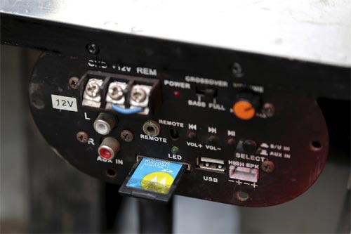 Chế “siêu xe” thể thao từ phế liệu - 4