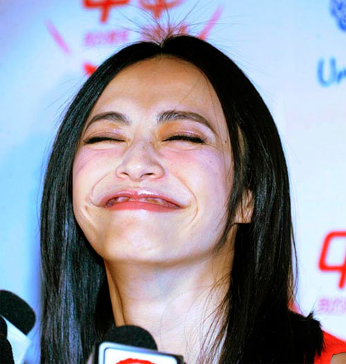 Ngã ngửa với nụ cười méo mó của sao Á Âu - 7