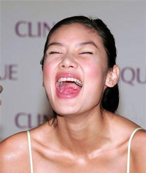 Ngã ngửa với nụ cười méo mó của sao Á Âu - 8