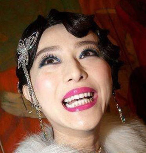 Ngã ngửa với nụ cười méo mó của sao Á Âu - 5