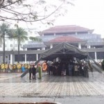 Lễ tang Tướng Ngọ trong thời tiết mưa lạnh