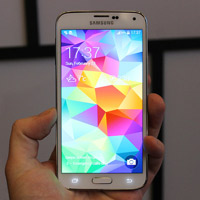 Ảnh "sống" của Samsung Galaxy S5 trước giờ công bố