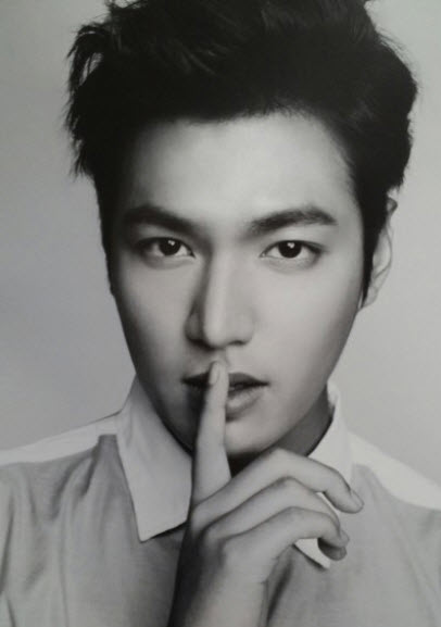 Lee Min Ho Danh Bac | Lộ Ảnh Lee Min Ho Ngồi Trong Sòng Bạc