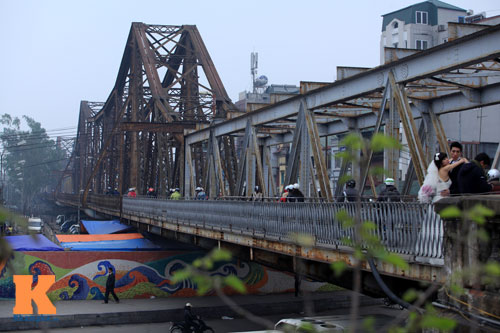 Cận cảnh những "vết lở loét" trên cầu Long Biên - 1