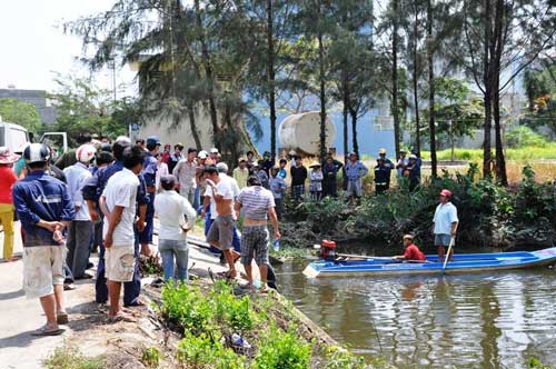 Đánh cá, hoảng hồn nhìn thấy xác người - 1