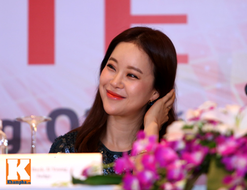 Baek Ji Young xinh tươi gặp gỡ fan Việt - 4