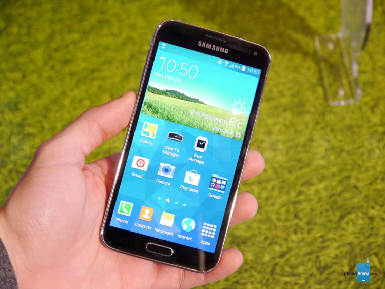 Samsung vừa chính thức trình làng chiếc smartphone cao cấp nhất của hãng cũng như tại MWC 2014 lần này là Samsung Galaxy S5.
