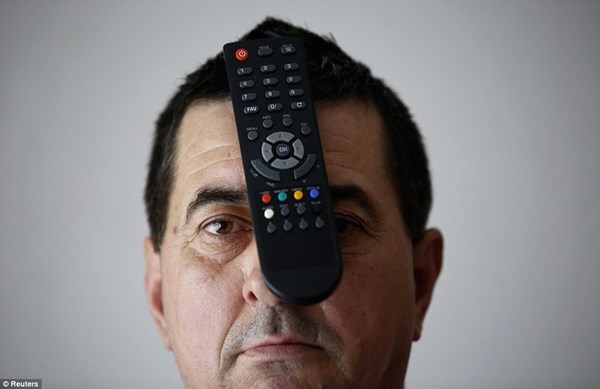 Xuất hiện thêm "người nam châm" kỳ lạ - 5