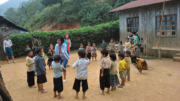 Tình nguyện hết mình vì trẻ em miền núi - 1