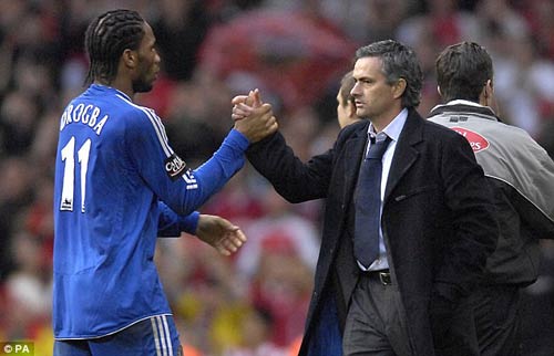 Mourinho - Drogba: “Cha con” đối địch - 1