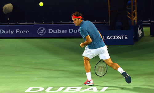 Federer thực hiện tweener lốp bóng ảo diệu - 1