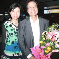 Ca nhạc - MTV - 71 tuổi, Chế Linh trẻ trung bên vợ