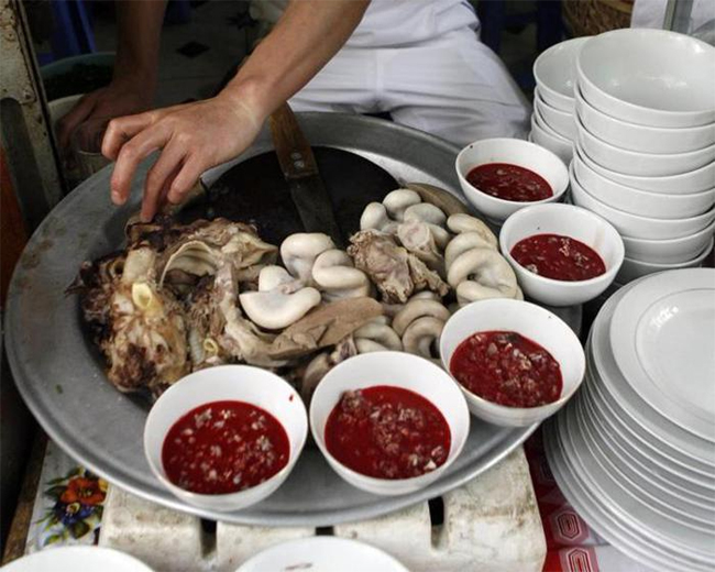Thêm một món ăn phổ biến tại Việt Nam – lòng lợn tiết canh có tên trong danh sách này
