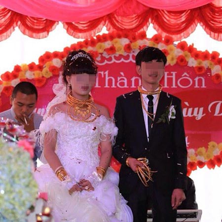 Đám cưới đầy vàng và siêu xe tại phố núi Hà Tĩnh - 1